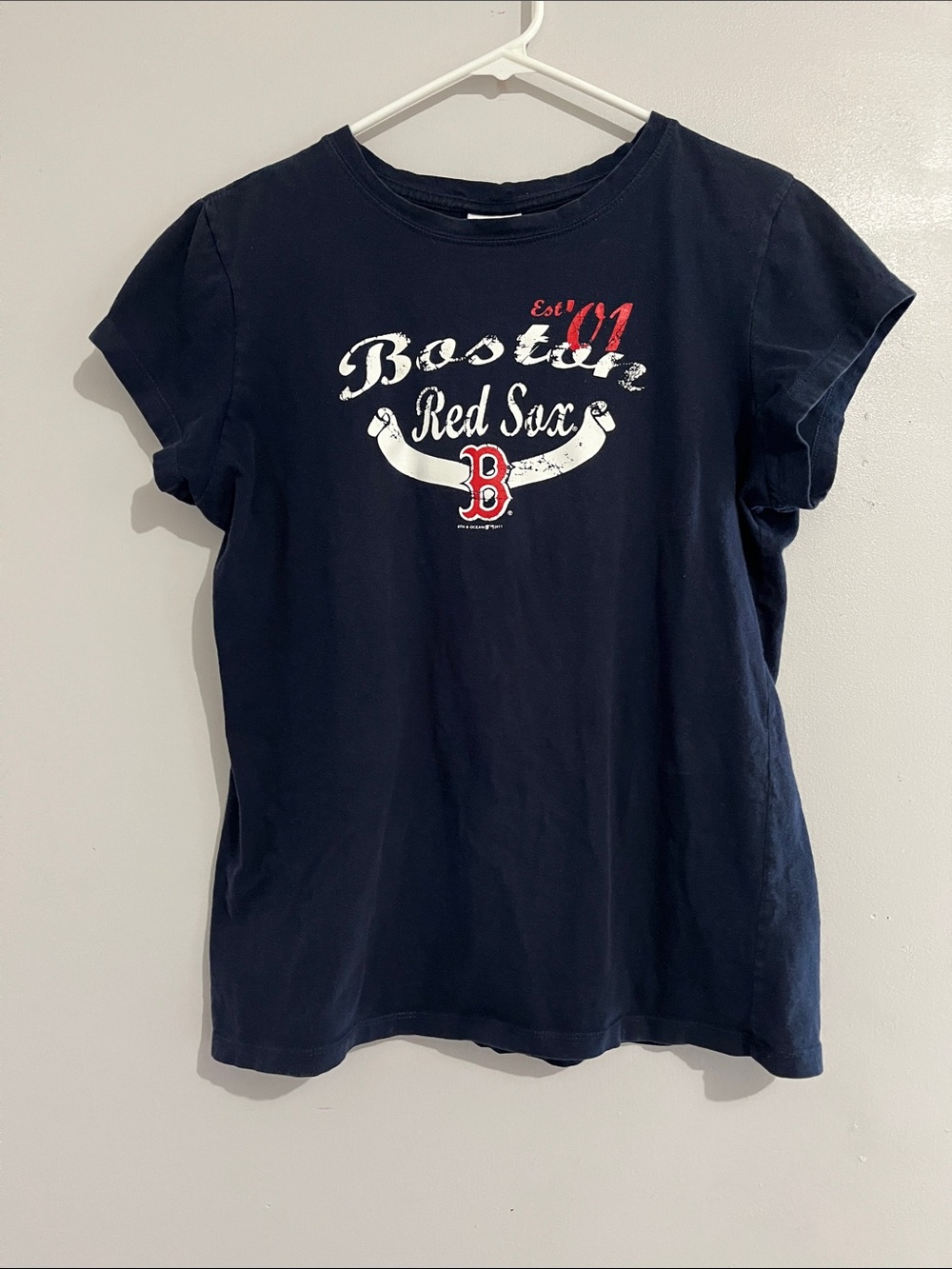 5th & Ocean Navy Boston Red Sox Graphic Tee with Logo women’s fitted medium M